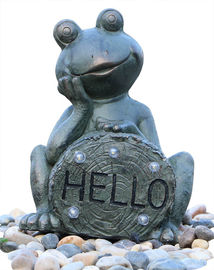 China Fuente viva del peso de la derecha de agua de la magnesia de la rana verde de la estatua de la rana de las fuentes de la estatua del jardín proveedor